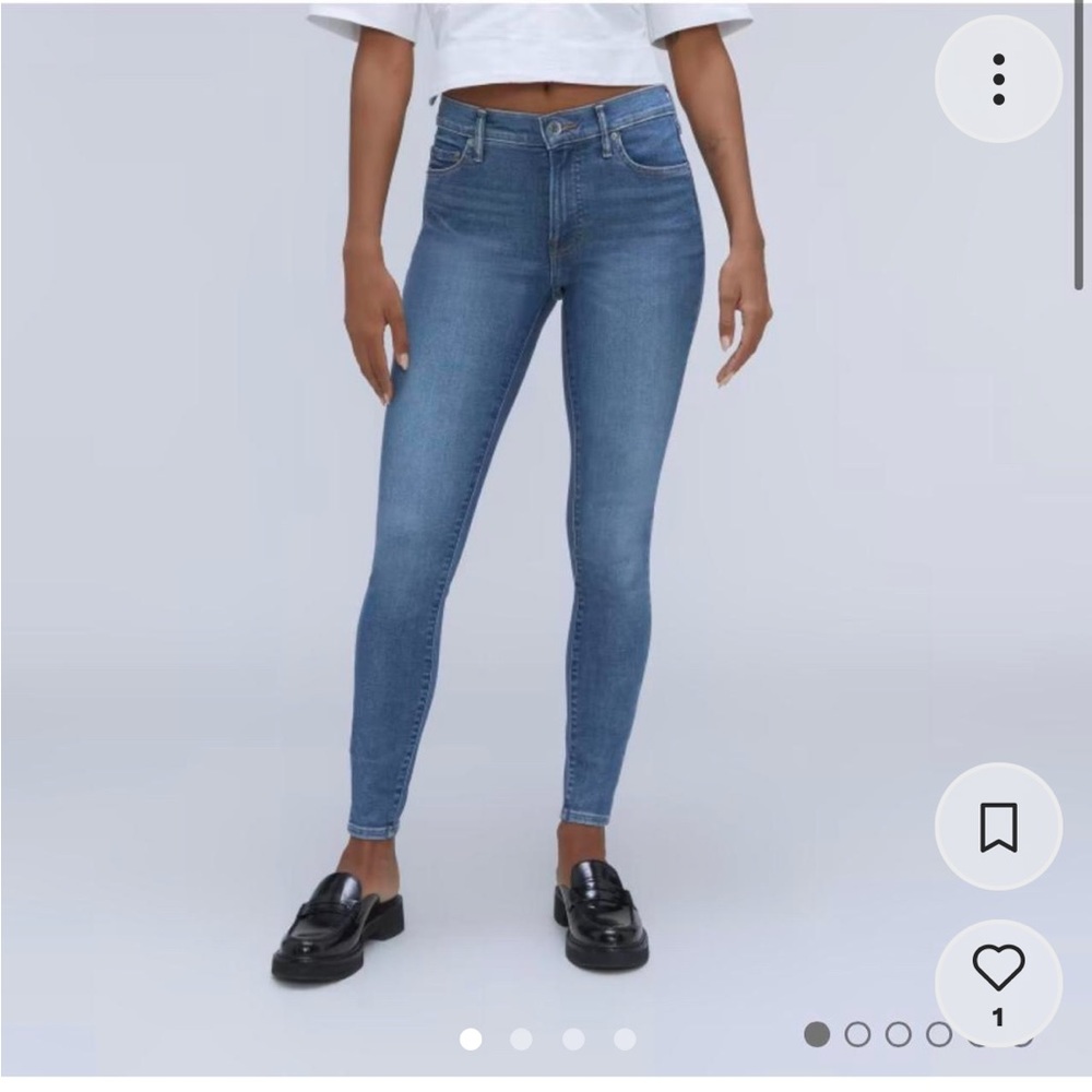 NWT Everlane mid-rise skinny Jean in a medium wash blue, size 28